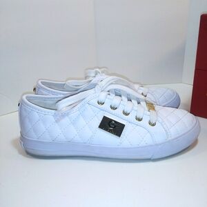 Guess White Leather Sneakers Tennis Shoes Gold Accents Quilt Lace up 5.5 woman